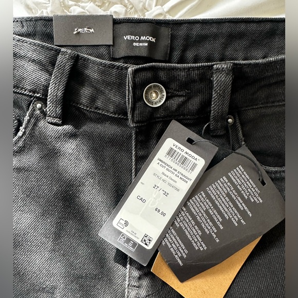 Vero Moda High Rise Straight Jeans - Picture 2 of 3